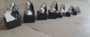 Les Nonètes Inspirées d'une pièce de clavecin de François Couperin. Technique mixte - sculptures de petites dimensions à diposer en ligne.